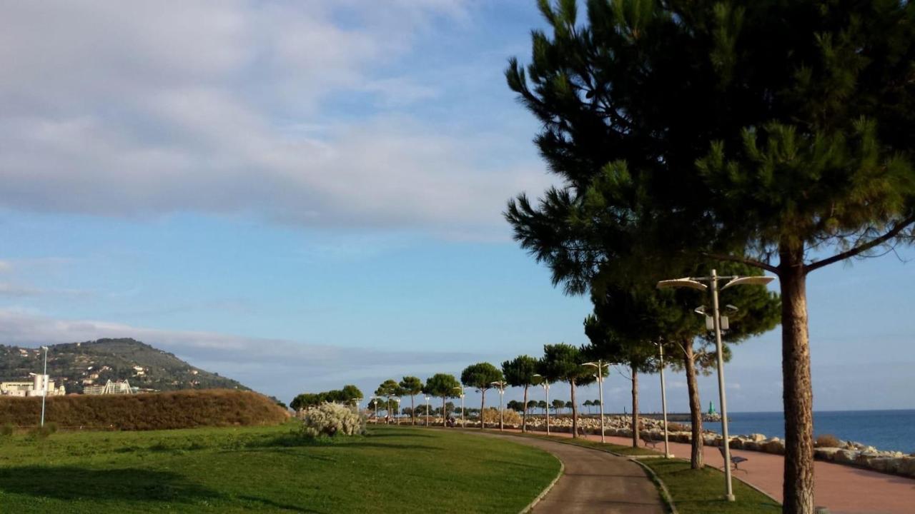 Appartamento Incantevole A 100Metri Dal Mare E Accanto Alla Pista Ciclabile Imperia Dış mekan fotoğraf
